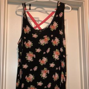 Black with flors print tank top.